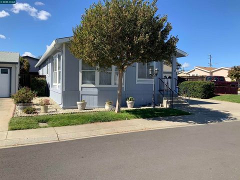 Photo of 1800 Strasbourg Ln. Ln, Antioch, CA 94509 (MLS # 41114840)