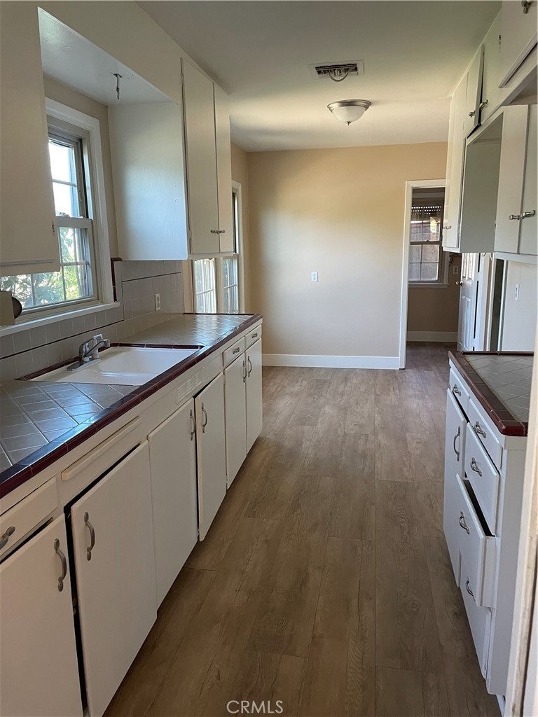 THIS HOME IS WALKING DISTANCE TO REDLANDS UNIVERSITY. LARGE PARK ACROSS THE STREET. ENJOY ESTABLISHED REDLANDS NEIGHBORHOOD. CLOSE TO TRANSPORTATION FREEWAYS SCHOOLS AND SHOPPING.MINUTES TO DOWNTOWN REDLANDS.