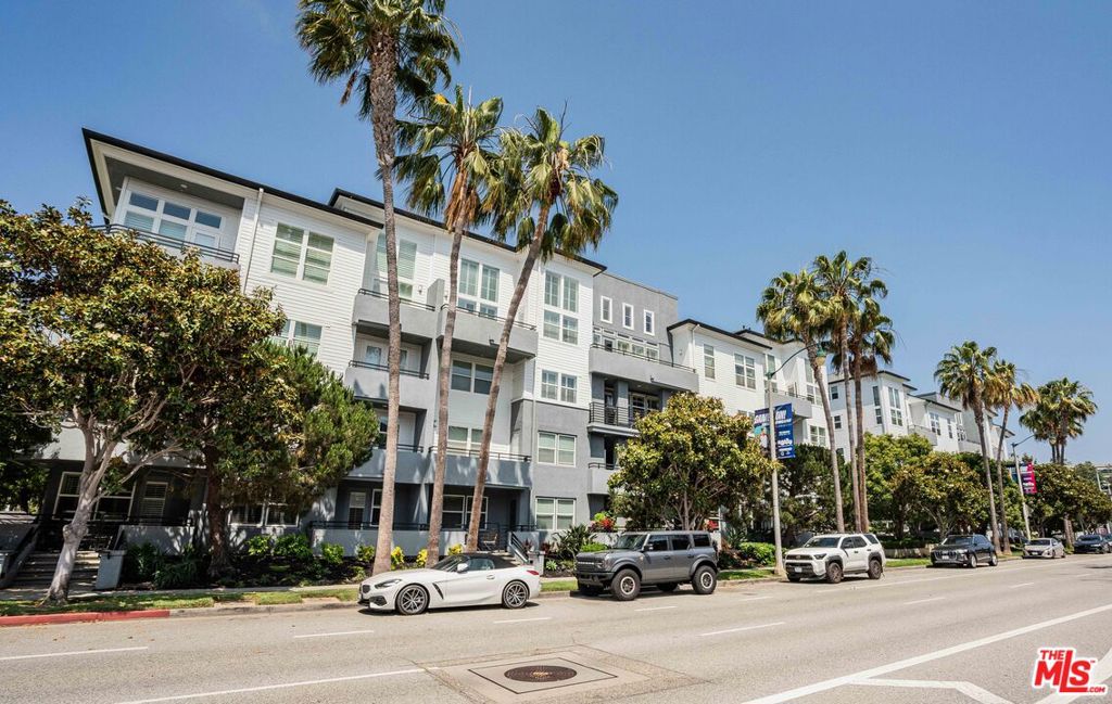 7100 Playa Vista Drive 406