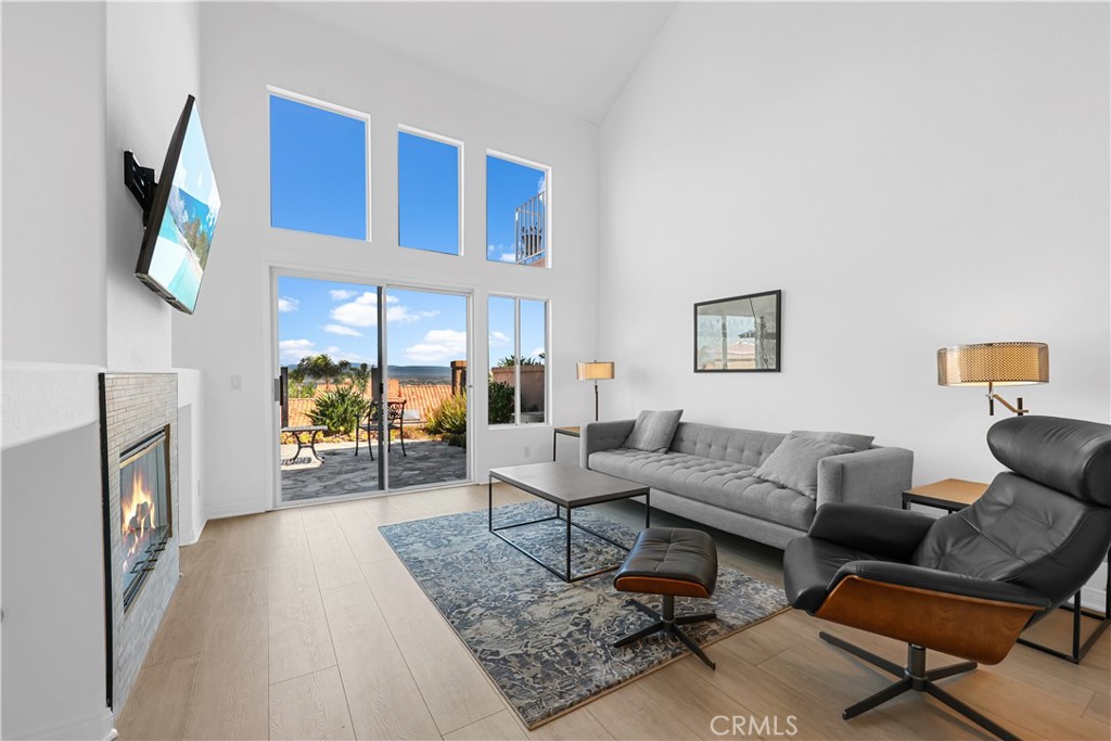 This gorgeous townhome is located in the Jamaica tract of the coveted hillside community of Niguel Summit. Unobstructed views of the city lights, the Saddleback
Mountains, and rolling hills all of the way to the ocean. The master bedroom has a private balcony with breathtaking panoramic views, a walk-in closet, and a
spacious matter bath. Enjoy the soaring ceilings and the toasty fireplace for winter evenings. The ample patio has a built-in-barbecue, and space for outdoor
dining and is the ideal place to entertain guest and enjoy gorgeous sunsets and spectacular vistas. Experience the coastal lifestyle at its finest in this prime
location: just up the hill from the world-renowned Monarch Beach and the Ritz Carlton resorts and the El Niguel Country Club. Enjoy the charm of Laguna Beach
Village just minutes way, the Dana Point Harbor, blue ribbon schools, and some of Southern California's best beaches. Community pool and Spa!