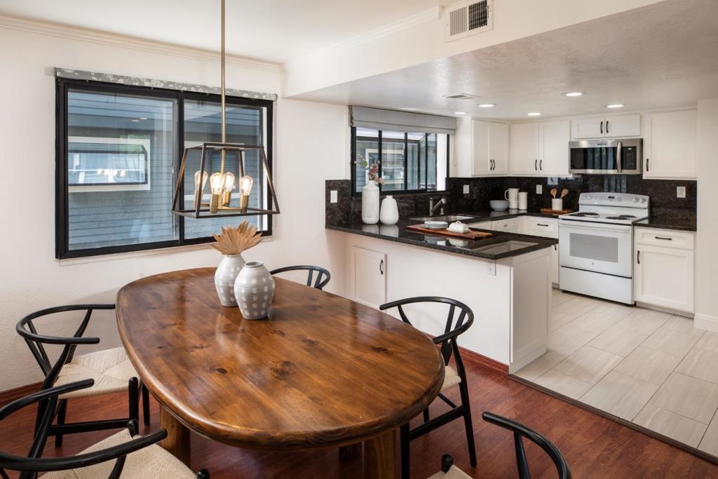 2211 Fazeli Court