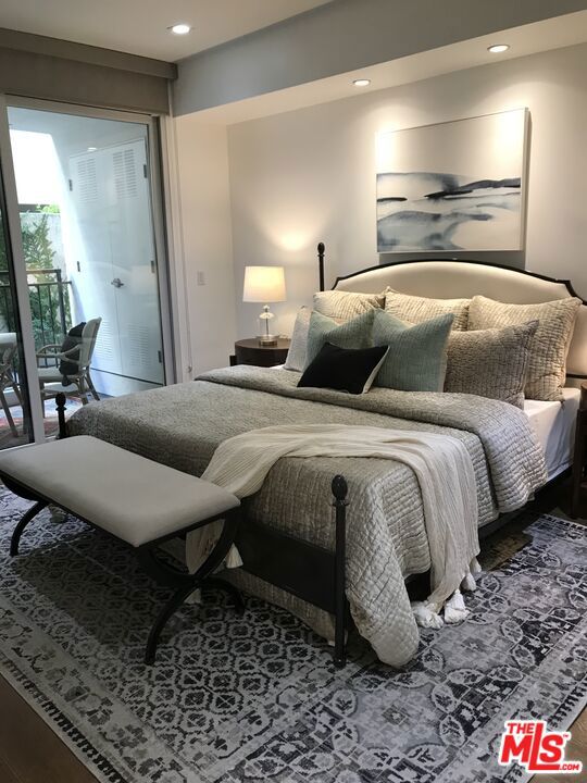 441 S Barrington Avenue 105