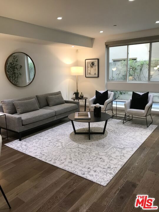 441 S Barrington Avenue 105