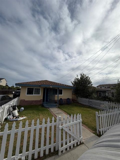 Photo of 427 Hamilton ST, Costa Mesa, CA 92627 (MLS # OC26097979)