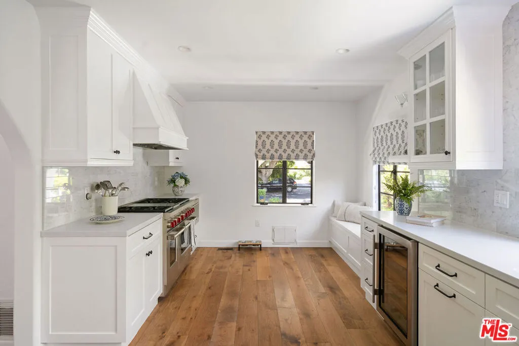 Santa Monica, California 90402, United States, 3 Bedrooms Bedrooms, ,3 BathroomsBathrooms,Residential,Active,228222