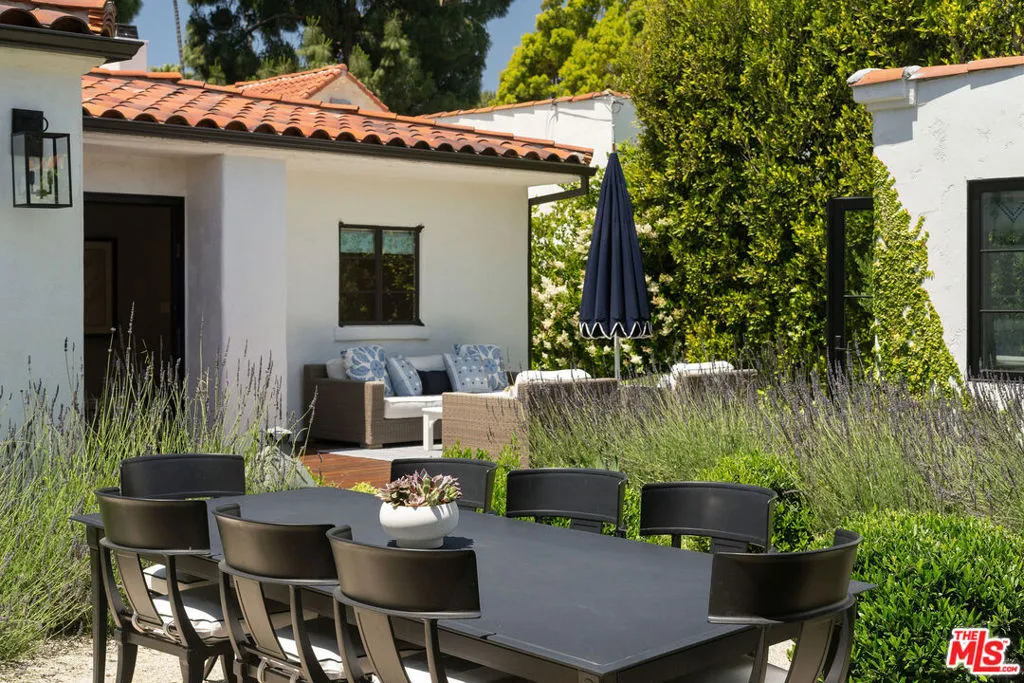 Santa Monica, California 90402, United States, 3 Bedrooms Bedrooms, ,3 BathroomsBathrooms,Residential,Active,228222