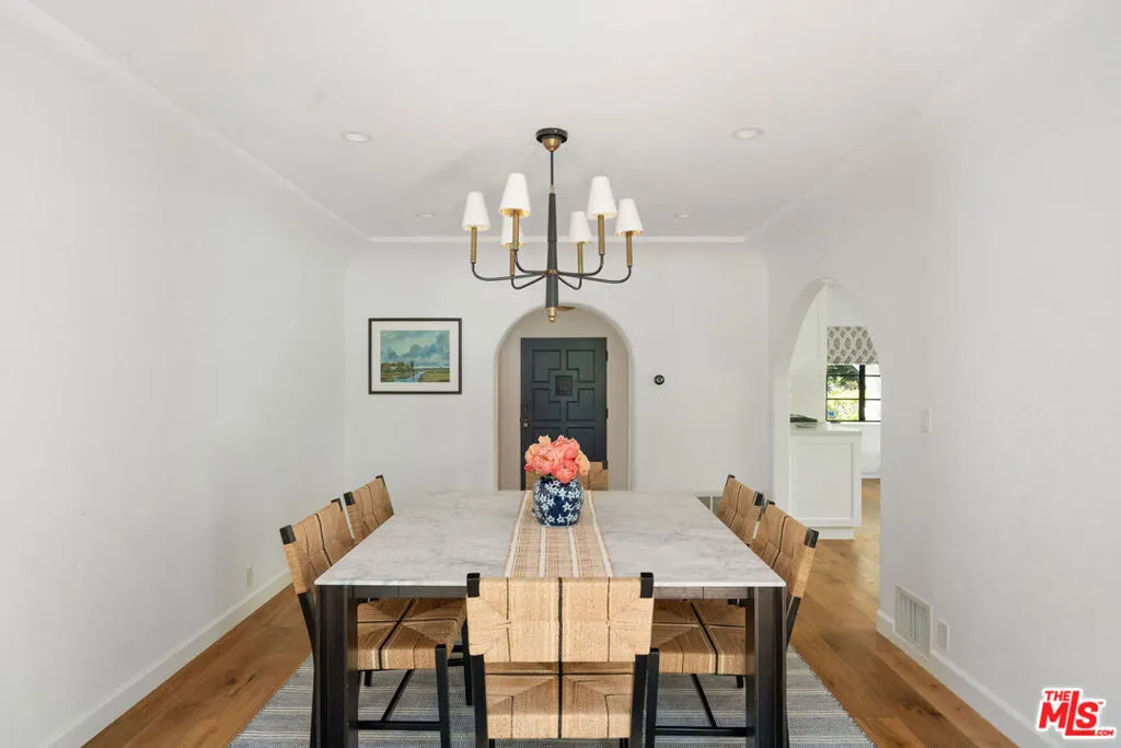 Santa Monica, California 90402, United States, 3 Bedrooms Bedrooms, ,3 BathroomsBathrooms,Residential,Active,228222