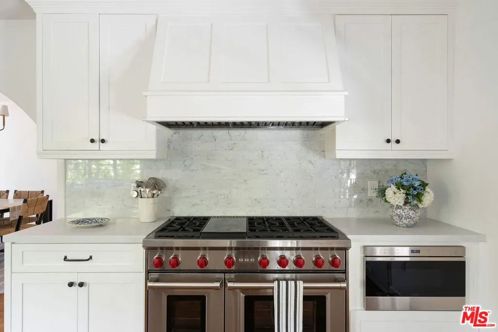 Santa Monica, California 90402, United States, 3 Bedrooms Bedrooms, ,3 BathroomsBathrooms,Residential,Active,228222