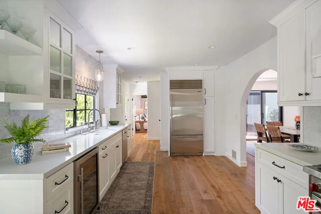 Santa Monica, California 90402, United States, 3 Bedrooms Bedrooms, ,3 BathroomsBathrooms,Residential,Active,228222