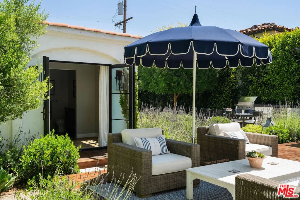 Santa Monica, California 90402, United States, 3 Bedrooms Bedrooms, ,3 BathroomsBathrooms,Residential,Active,228222