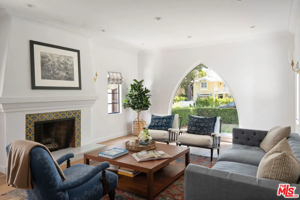 Santa Monica, California 90402, United States, 3 Bedrooms Bedrooms, ,3 BathroomsBathrooms,Residential,Active,228222