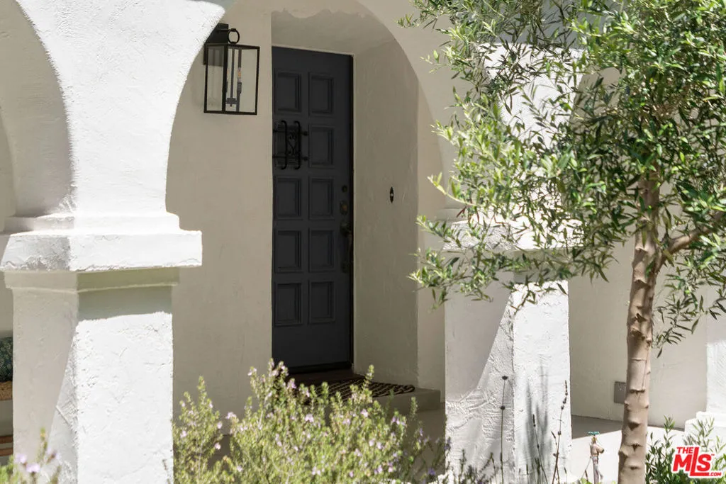 Santa Monica, California 90402, United States, 3 Bedrooms Bedrooms, ,3 BathroomsBathrooms,Residential,Active,228222