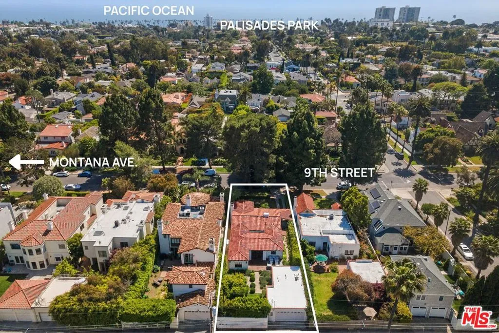 Santa Monica, California 90402, United States, 3 Bedrooms Bedrooms, ,3 BathroomsBathrooms,Residential,Active,228222