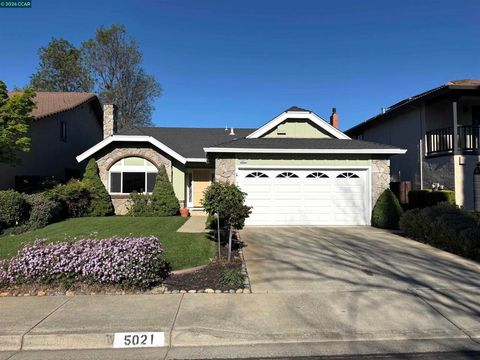 Photo of 5021 Murchio Dr, Concord, CA 94521 (MLS # 41128436)