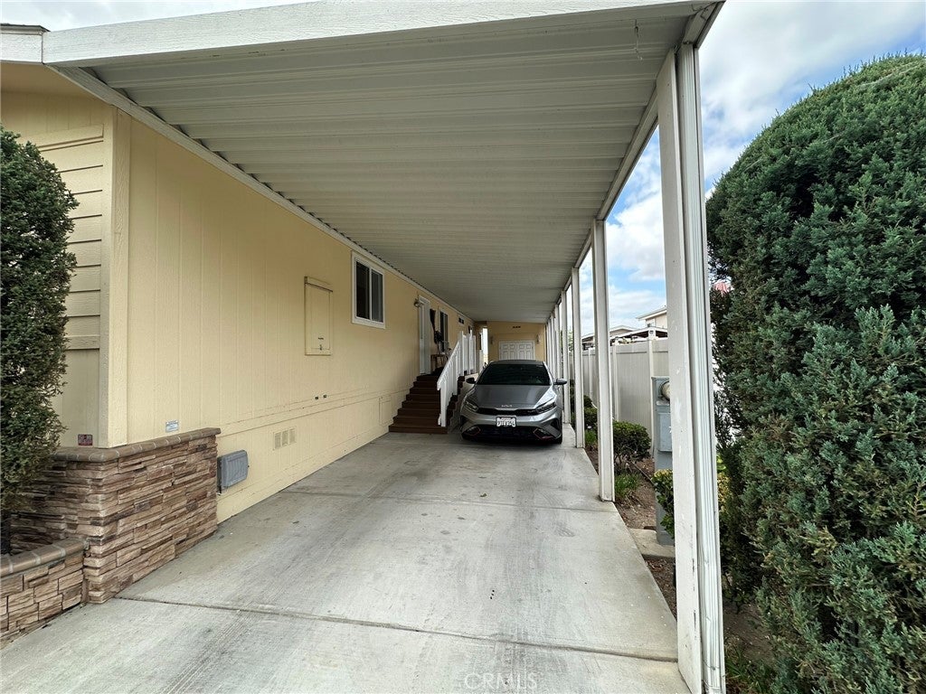 15455 Glenoaks 76