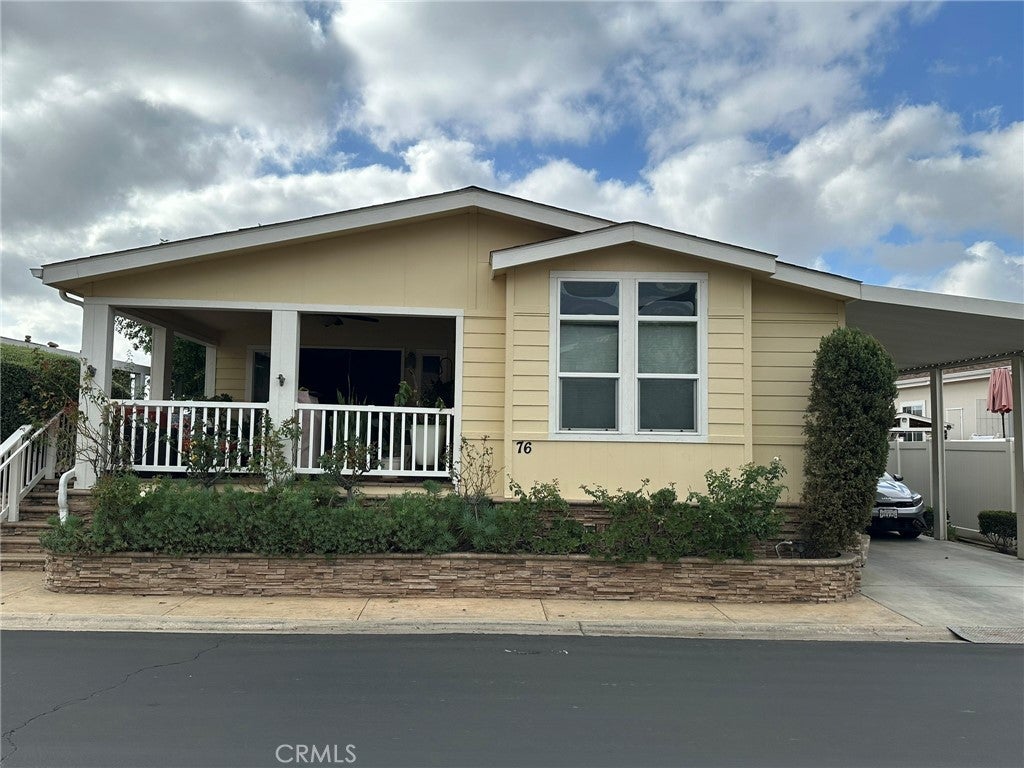 15455 Glenoaks 76