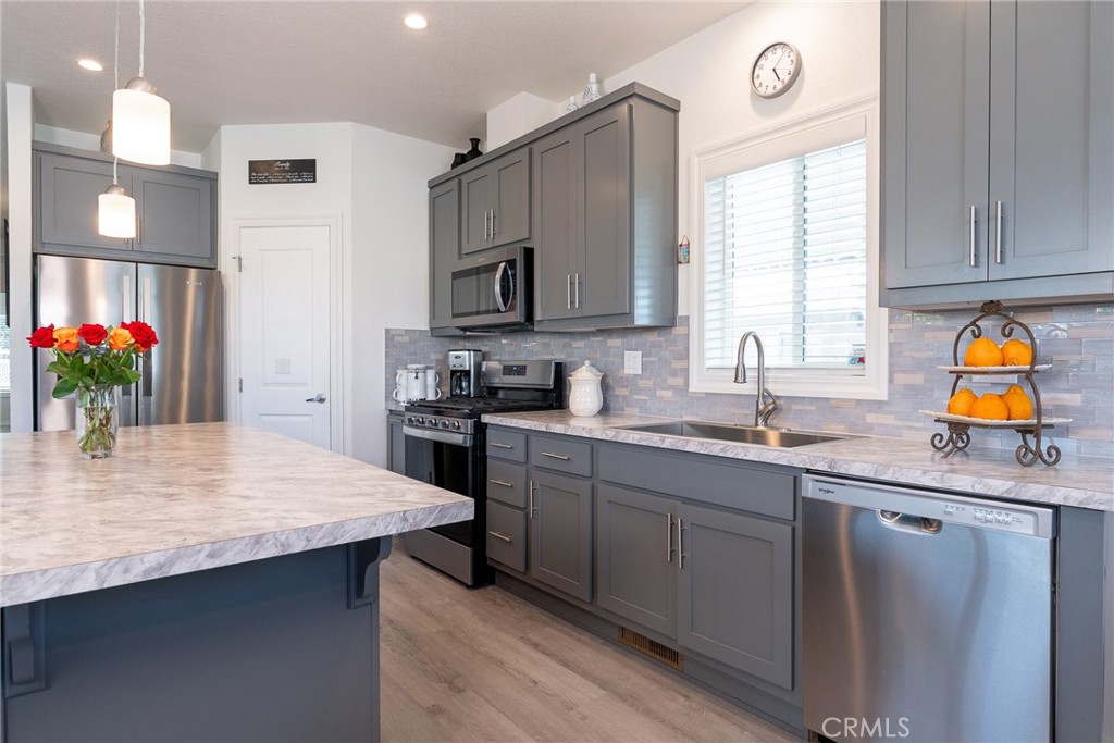 22221 Bloomfield Avenue 47