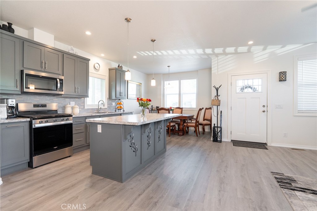 22221 Bloomfield Avenue 47