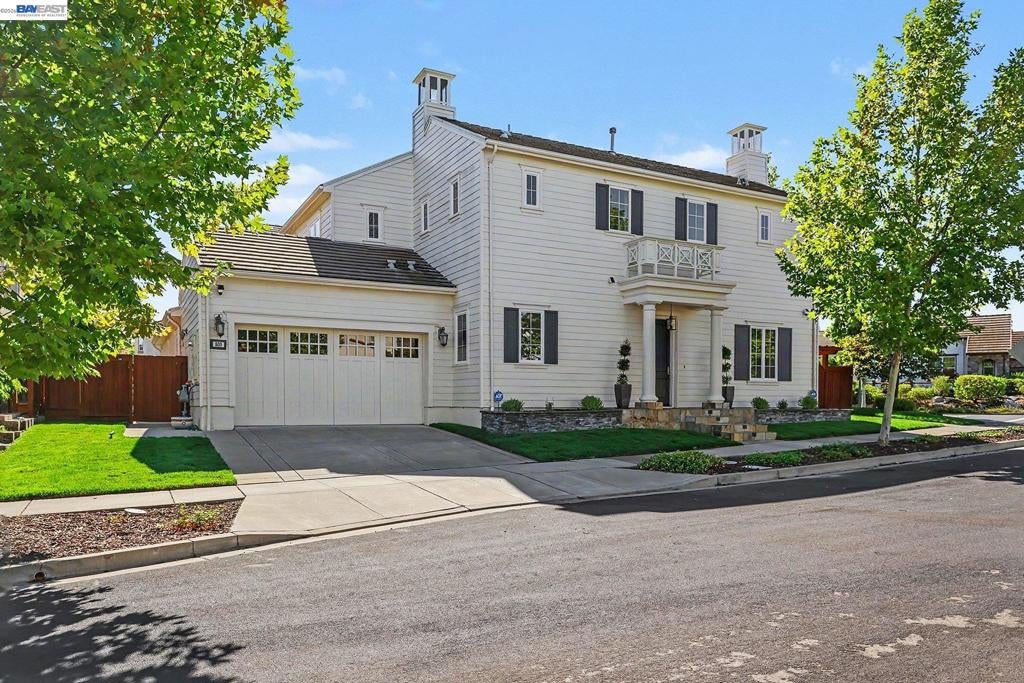800 GRIFFON CT