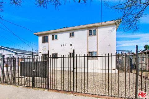 Photo of 811 W 97th Street, Los Angeles, CA 90044 (MLS # 26640597)