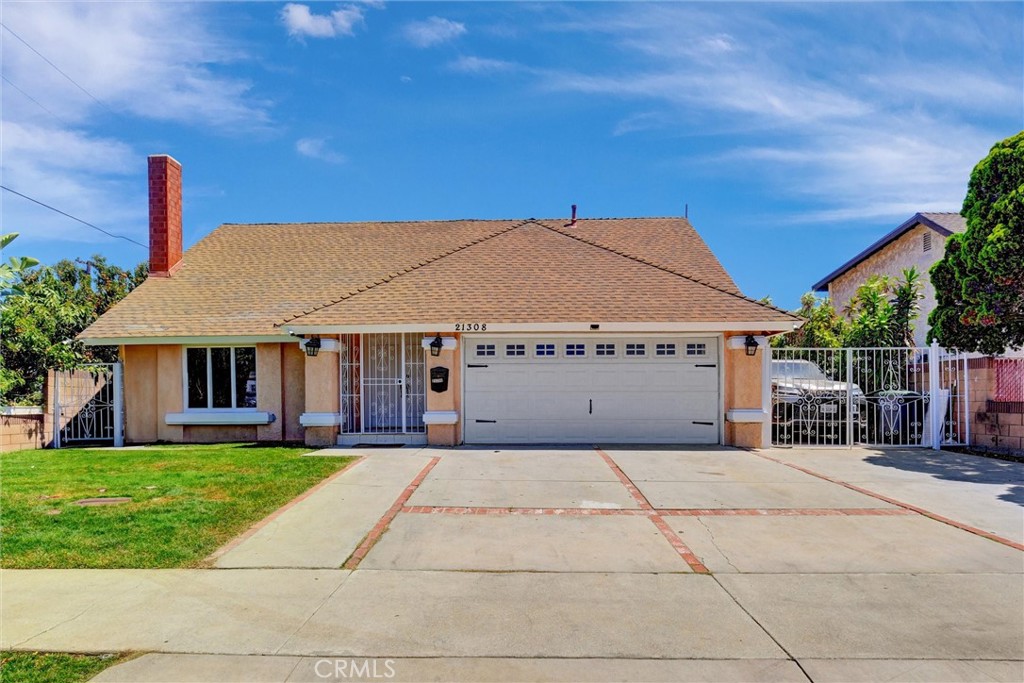 Best buy in Southbay!Welcome to this spacious5-bedroom,4-bathroom home, permitted as 4/3 featuring a beautifully updated kitchen and two remodeled bathrooms—including the luxurious master bath and a modern downstairs bath. The home also offers a large bonus room perfect for a home office, playroom, or extra living space.
Enjoy multiple living areas including a family room, living room, and a dedicated dining area, plus the convenience of a separate laundry room. The generous backyard is ideal for gatherings, BBQs, or relaxing evenings outdoors. Parking is no issue here—with a 2-car garage and plenty of additional space for guests or extra vehicles.