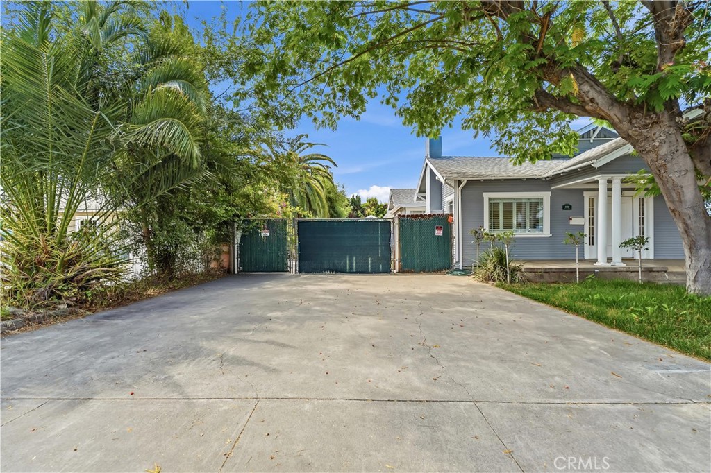 332 Chester Place