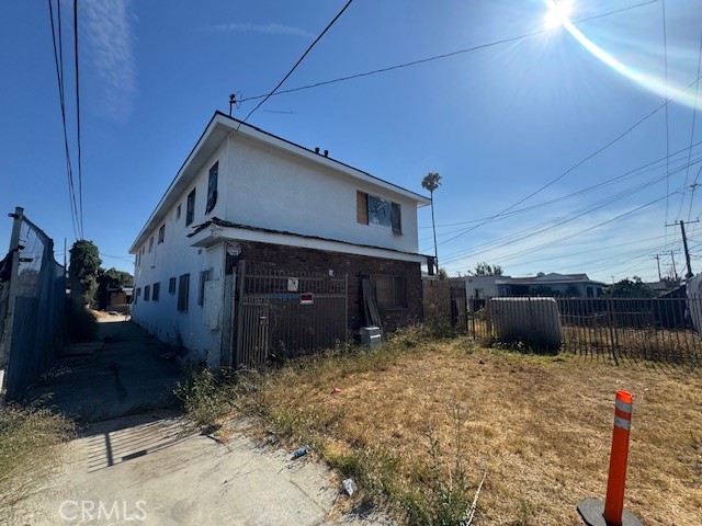 Prime Inglewood 6-Unit Investment Opportunity – All Vacant, Huge ROI Potential!
Attention investors, developers, and seasoned fix-and-flip pros – this is the project you’ve been waiting for! Located in the heart of prime Inglewood, this six-unit apartment building offers an incredible opportunity for a full-scale renovation with tremendous upside potential. Each of the 6 spacious units features 2 bedrooms and 2 bathrooms, giving you a solid foundation to reimagine and modernize for maximum rental income. The property includes 7 parking spaces with a carport, and there’s even potential to add an ADU for additional revenue.
All units are vacant, providing a rare blank canvas with no relocation hurdles—perfect for a streamlined rehab project. Location highlights:
Adjacent to the 105 Freeway for quick commuter access, Minutes from SoFi Stadium, Kia Forum, Hollywood Park, and the upcoming Intuit Dome, Close to Dockweiler Beach for that coastal lifestyle appeal, Surrounded by a thriving rental market with strong tenant demand!
This property is a golden opportunity for those ready to roll up their sleeves and transform it into a cash-flowing gem. With its unbeatable location and potential for significant value-add, the return on investment here is hard to beat. Seize this rare chance to make your mark in one of L.A.’s hottest markets—Inglewood is booming, and so can your portfolio!