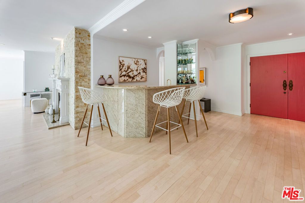 Photo of 339 N Palm Drive #202, Beverly Hills, CA 90210 (MLS # 26658989)