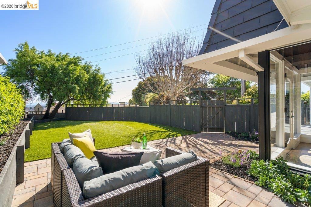 6715 Canyon Trail