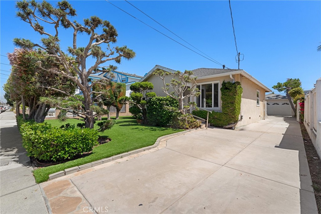 2012 Perry Avenue