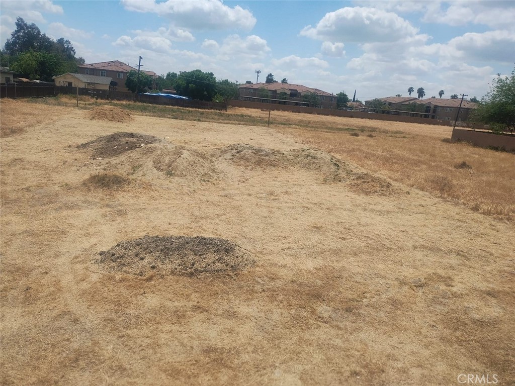 Perfect lot positioned for your vision-whether it's a family home or an investment project. With all essential services conveniently located on the street. Seller financing available. Ask your favorite agent for more details.