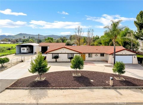 42325 Whittier Avenue Hemet CA 92544