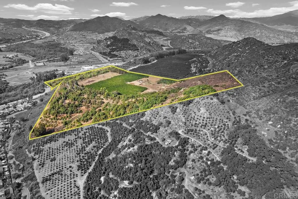 Fallbrook, California 92028, United States, 5 Bedrooms Bedrooms, ,2 BathroomsBathrooms,Residential,Active,224809