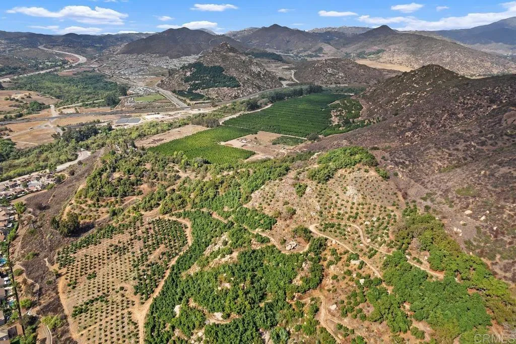 Fallbrook, California 92028, United States, 5 Bedrooms Bedrooms, ,2 BathroomsBathrooms,Residential,Active,224809