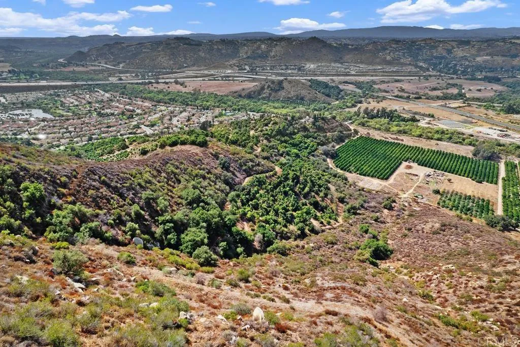 Fallbrook, California 92028, United States, 5 Bedrooms Bedrooms, ,2 BathroomsBathrooms,Residential,Active,224809