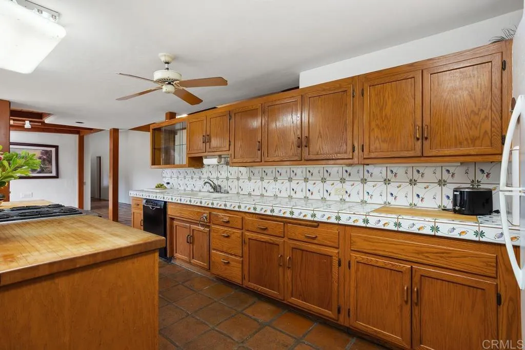 Fallbrook, California 92028, United States, 5 Bedrooms Bedrooms, ,2 BathroomsBathrooms,Residential,Active,224809