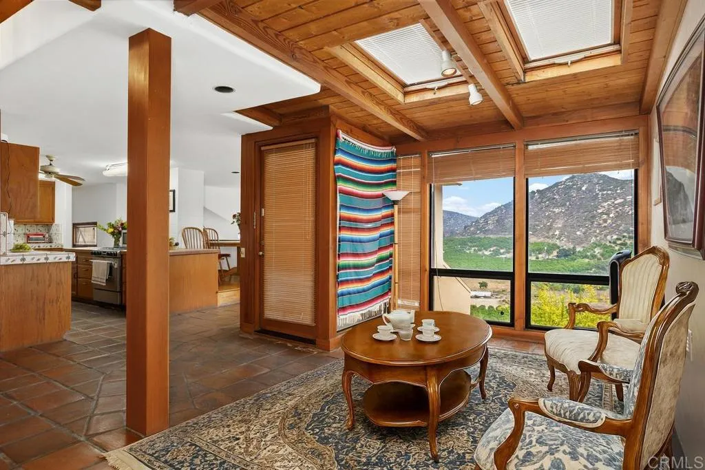 Fallbrook, California 92028, United States, 5 Bedrooms Bedrooms, ,2 BathroomsBathrooms,Residential,Active,224809