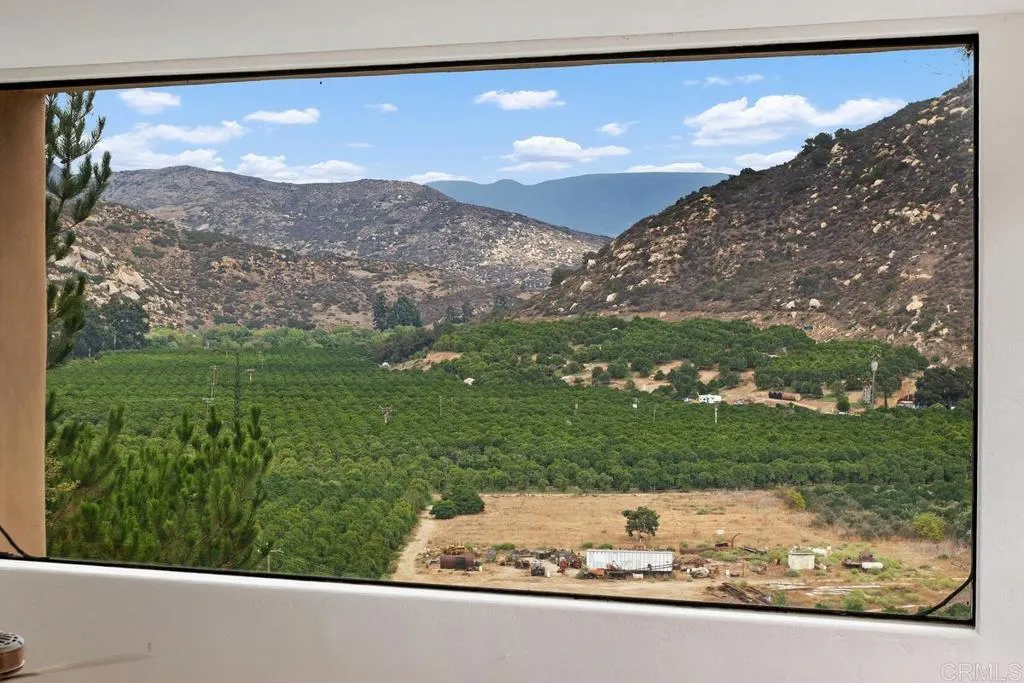 Fallbrook, California 92028, United States, 5 Bedrooms Bedrooms, ,2 BathroomsBathrooms,Residential,Active,224809