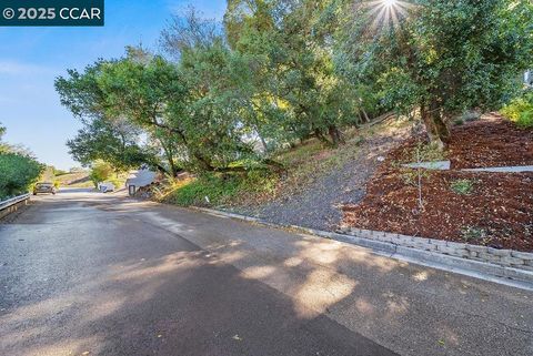 Photo of Oak Rd, Orinda, CA 94563 (MLS # 41117716)