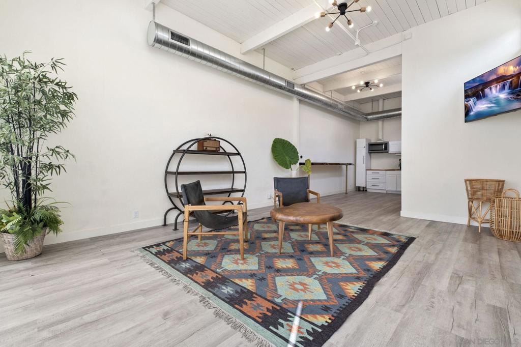 555 E 3rd