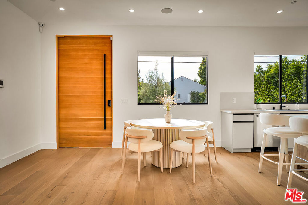 6154 Laurelgrove Avenue