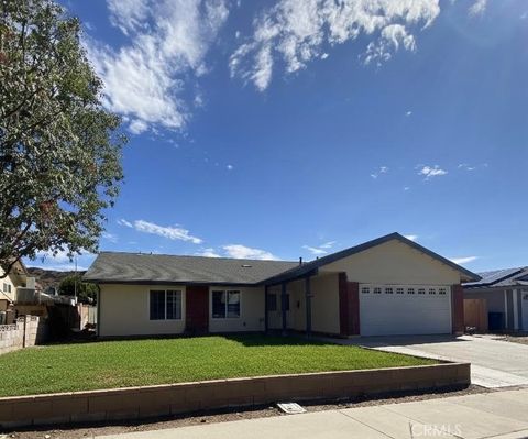 Photo of 28144 Alaminos Drive Dr, Saugus, CA 91350 (MLS # SR25247662)