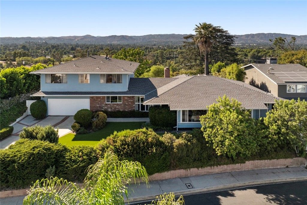 Photo of 5779 Rolling Road Rd, Woodland Hills, CA 91367 (MLS # SR25228845)