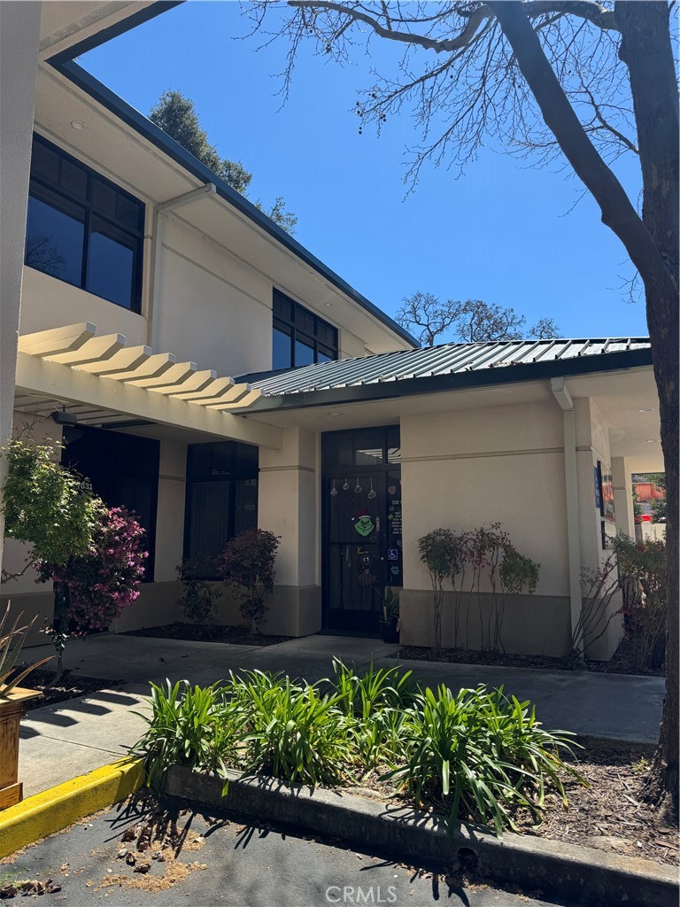 Dont miss the opportunity to own your business. 7623 Morro Rd is located in an ideal location, off highway 41/ Morro Rd. If you are a business owner seeking a well maintained complex to enhance your business, look no further.
This unit has great curb appeal with ample parking. 1900 square feet, 2 bathrooms , several work stations, 3 private work rooms and outside patio are just a few desirable features.