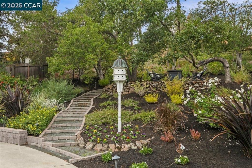 Photo of 11 Appian Ct, Danville, CA 94526 (MLS # 41114968)