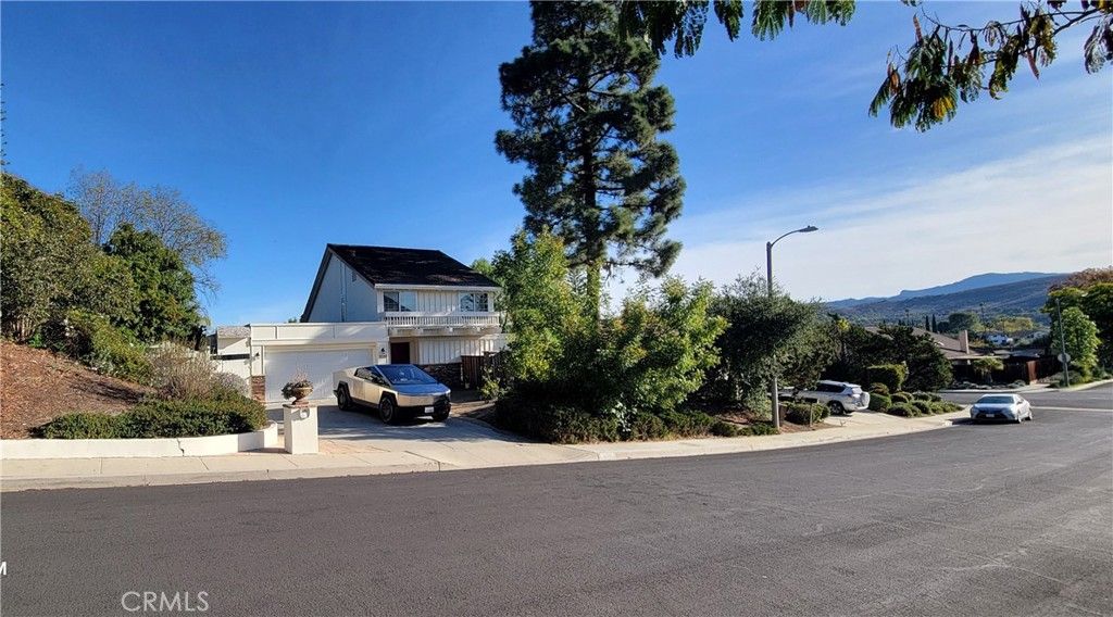 Photo of 3030 Frontier Ave, Thousand Oaks, CA 91360 (MLS # IV25258720)