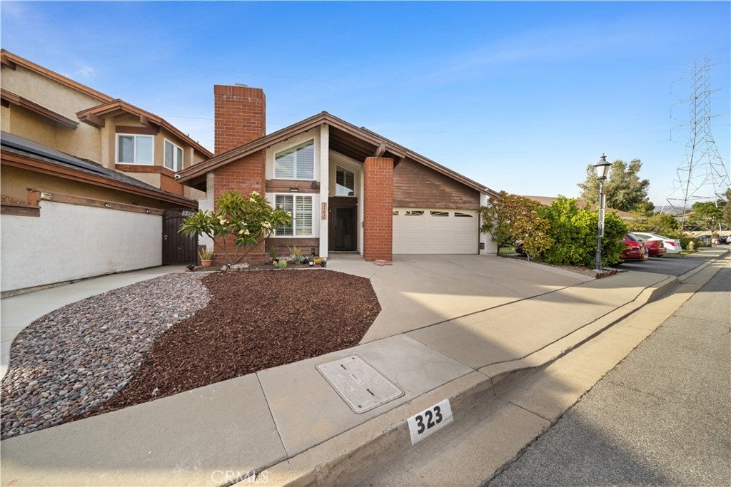 323 W Dawson Court