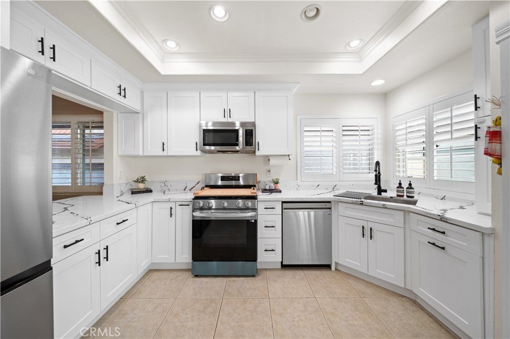 323 W Dawson Court
