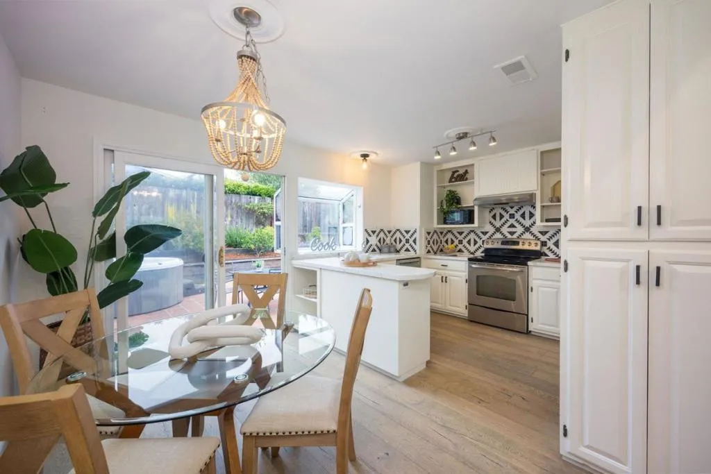 Half Moon Bay, California 94019, United States, 3 Bedrooms Bedrooms, ,2 BathroomsBathrooms,Residential,Active,206402