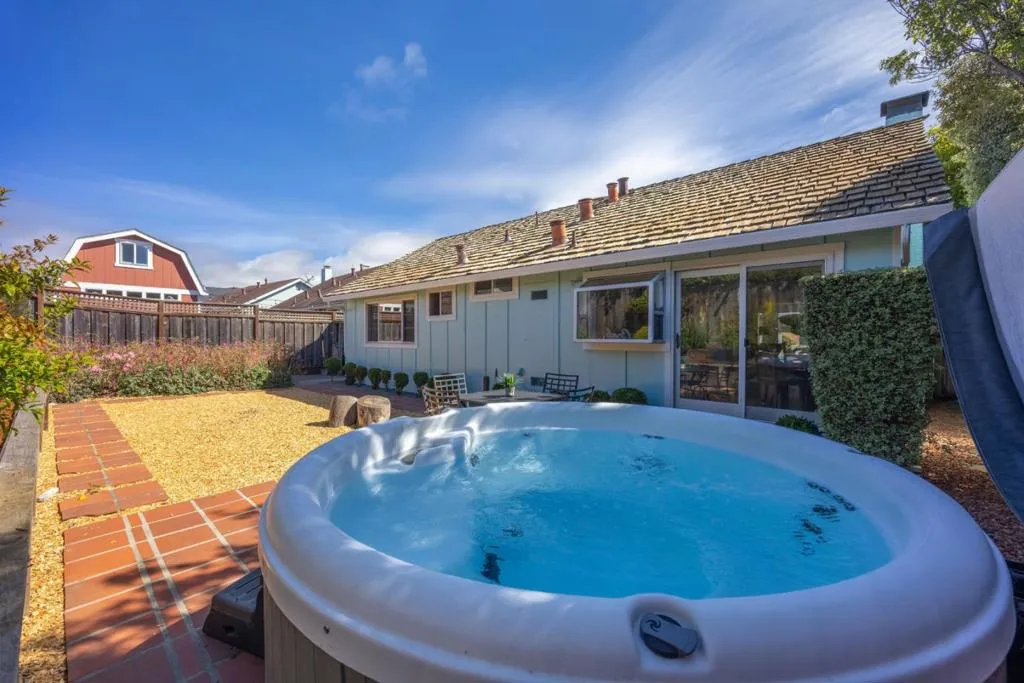 Half Moon Bay, California 94019, United States, 3 Bedrooms Bedrooms, ,2 BathroomsBathrooms,Residential,Active,206402